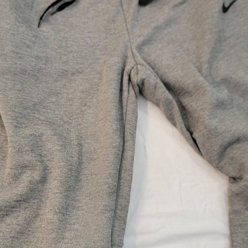 Nike Dri-FIT Thermal Sweatpants – Moisture-Wicking Warmth – Athletic Fit Joggers